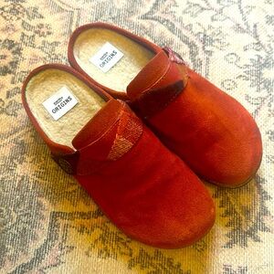 Earth Origins Suede Clogs/Mules